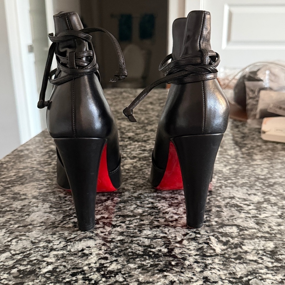 Christian Louboutin Black Leather Lace Up Pointed Toe Ankle Booties Size 41 - Picture 4 of 6